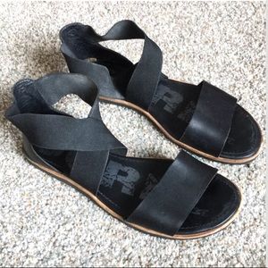 Sorel 🐻‍❄️ black leather sandals